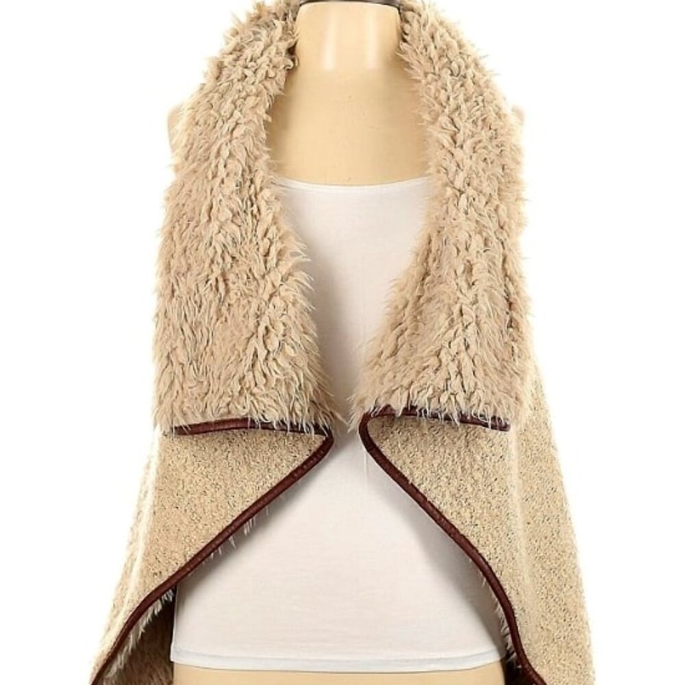 Lisa International Caplet / Vest